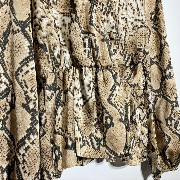 AKIRA Blouse Womens M Snakeskin Print V-Neck Long Sleeve Cinched Waist - Picture 6 of 16